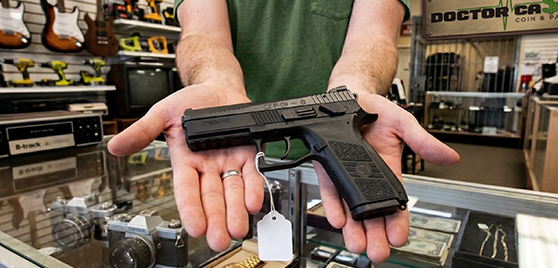 gun-transfers-doctor-cash